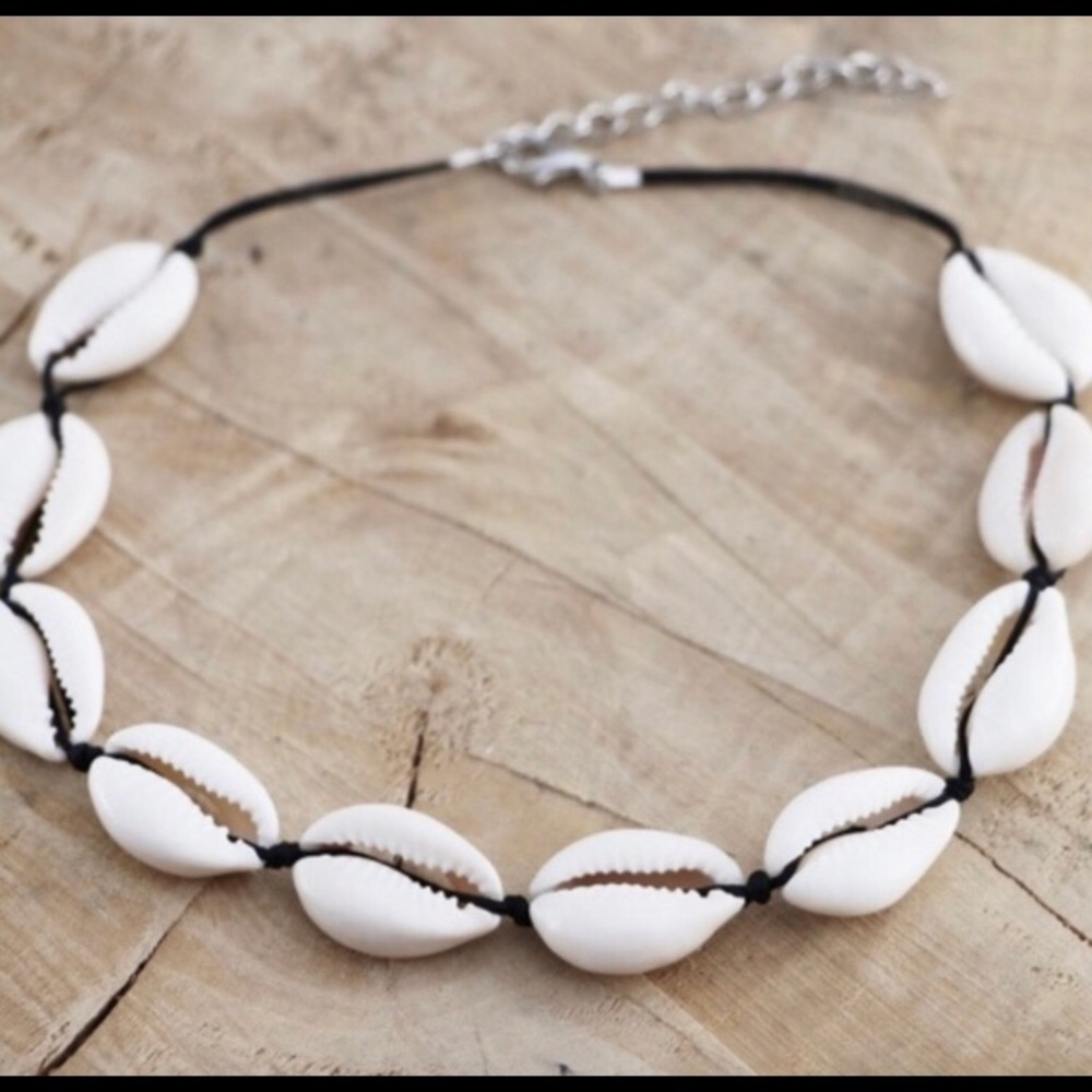 BOHO Cowrie Shell Choker Necklace NWT - Picture 3 of 3